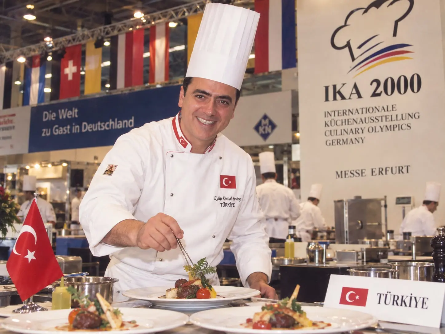 Eyüp Kemal Sevinç, IKA 2000 Culinary Olympics yarışmasında Türkiye’yi temsil ederken