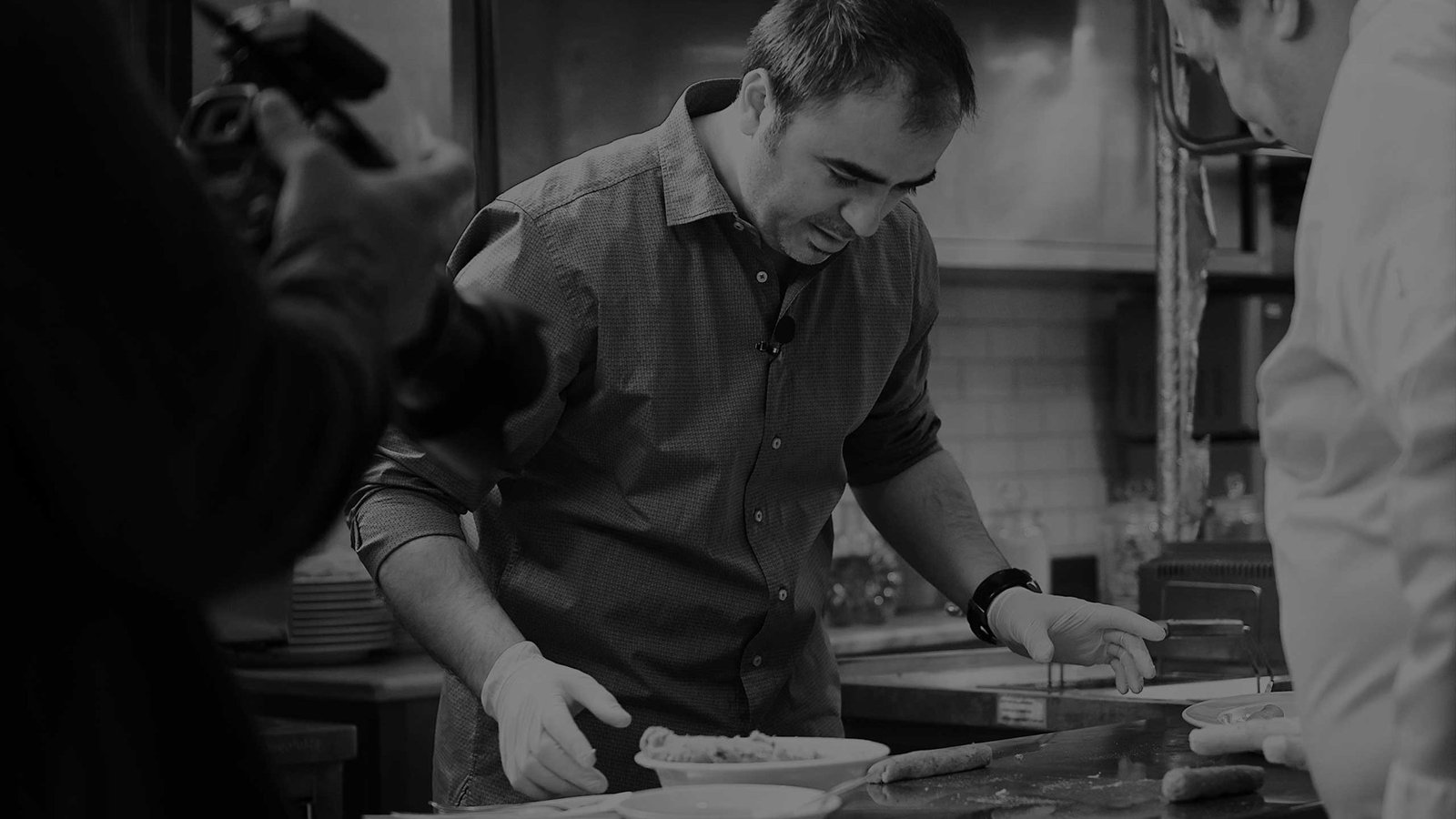Eyüp Kemal Sevinç plating a dish in the kitchen